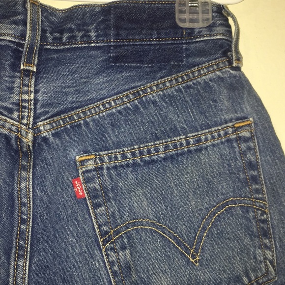 LEVIS DENIM SHORTS w/golden studs  w29L30 - Picture 9 of 16